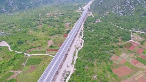 Vista aérea del viaducto en la autopista — Vídeos de Stock