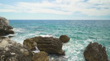 Adriyatik Denizi 'nin sahil kayalıkları