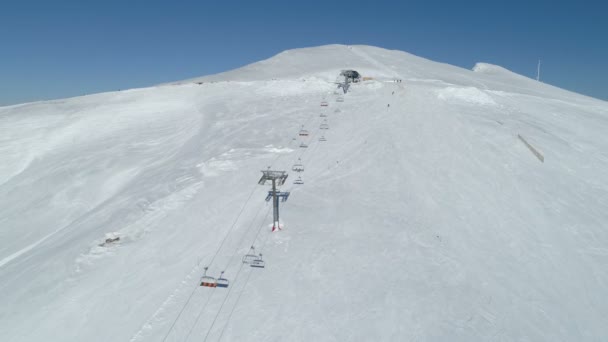 Uitzicht vanuit de lucht op het skigebied — Stockvideo