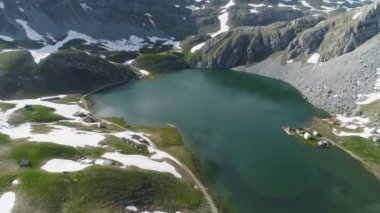 Karadağ 'daki Kapetanovo Gölü, sallanma zamanı
