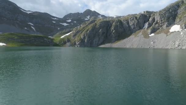 Lago Kapetanovo en Montenegro, tiempo de espera — Vídeos de Stock