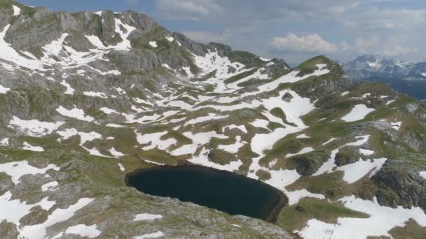 Lago Manito en Montenegro en primavera, vista aérea — Vídeos de Stock