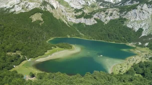 Lago Trnovacko en el parque natural de Piva — Vídeos de Stock