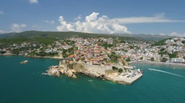 Eski Ulcinj şehrinin havadan görünüşü