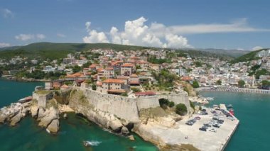 Eski Ulcinj şehrinin havadan görünüşü