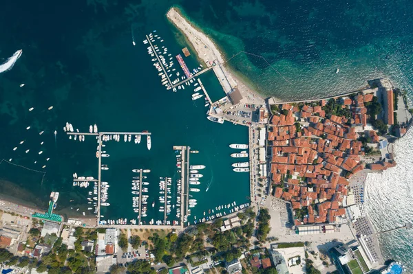 Vista aérea do velho Budva em Montenegro. — Fotografia de Stock