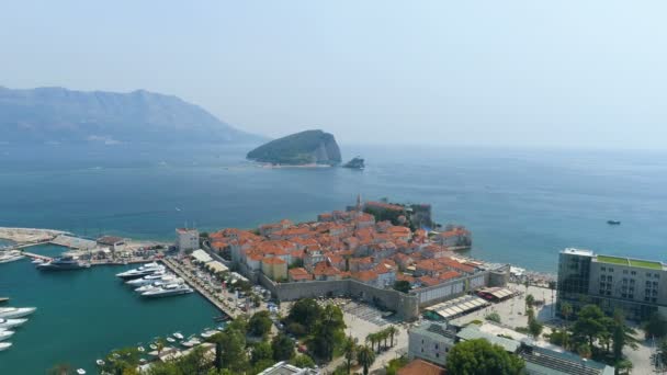 Vista aérea de Old Budva en Montenegro. — Vídeo de stock