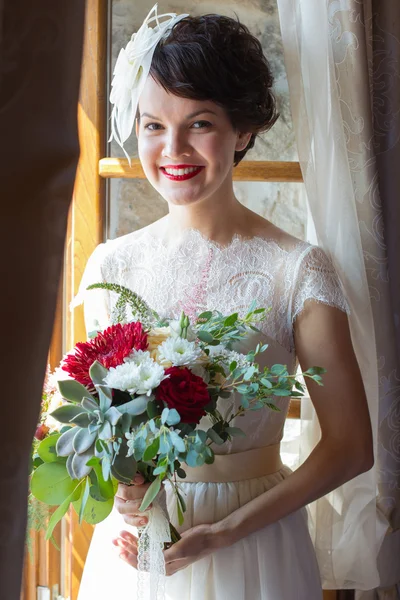 Retrato de una novia sonriente — Foto de Stock