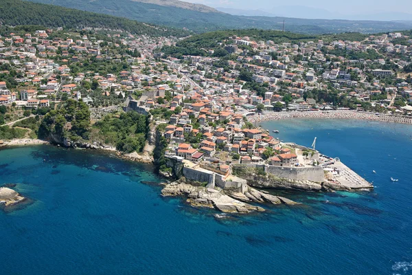 Karadağ 'ın eski Ulcinj kentinin hava manzarası.