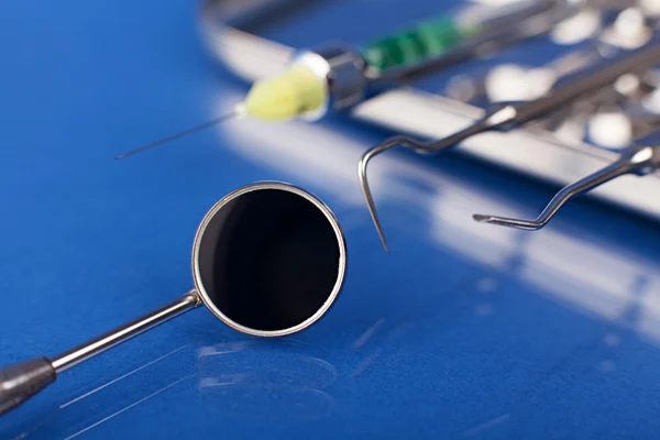 Hammaslääkäri työkaluja sininen — kuvapankkivalokuva