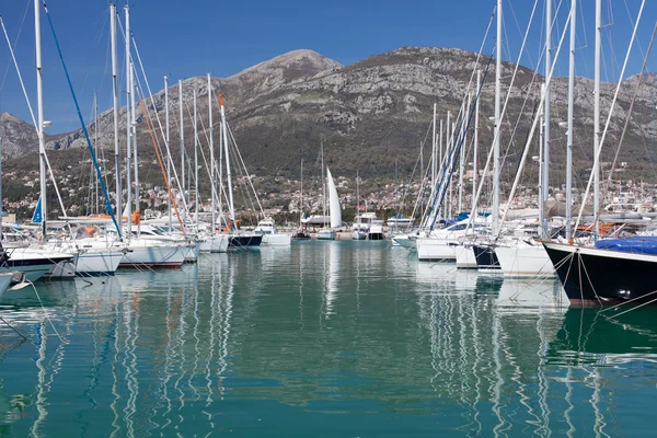 Jacht-kikötő, Montenegró, Adriai-tenger — Stock Fotó