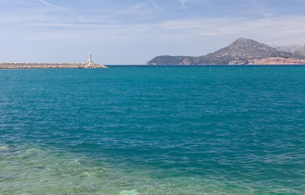 Адриатическое море, маяк и горы . — стоковое фото