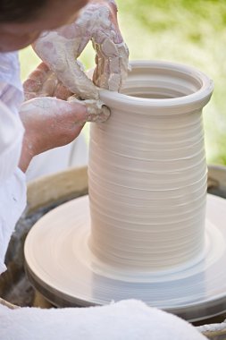 Potter iş başında.