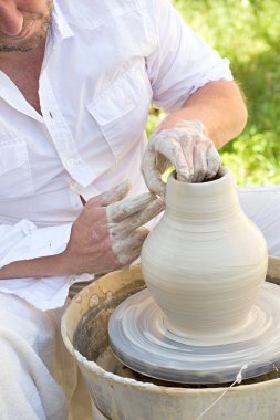 Potter iş başında.
