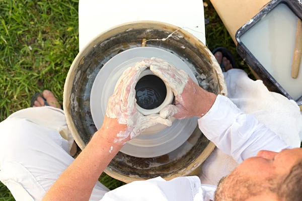 Pottenbakker aan het werk — Stockfoto