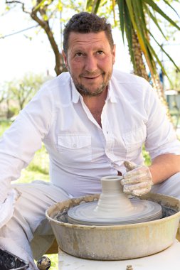 Potter iş başında.