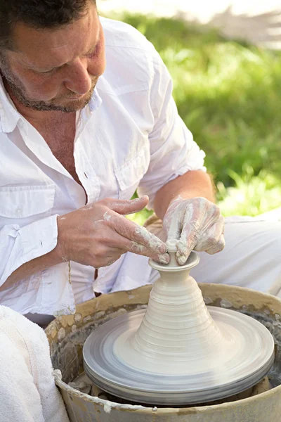 Pottenbakker aan het werk — Stockfoto