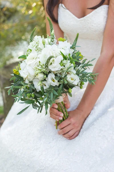 Bouquet in hands of the bride — Stock Photo, Image