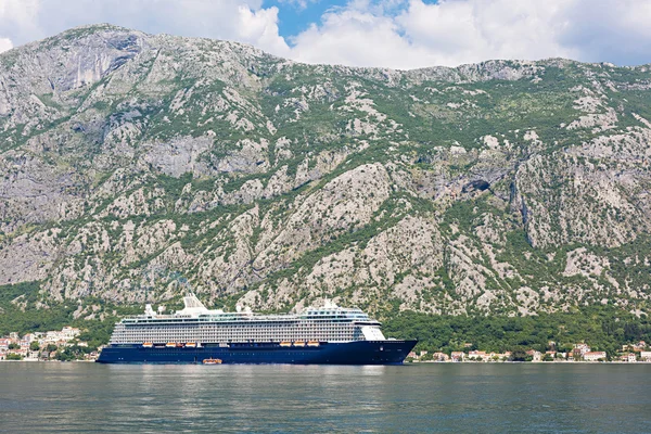 Crucero en la Bahía de Kotor — Foto de Stock