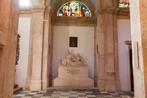 PRCANJ, MONTENEGRO - 23 de julio de 2015: La Iglesia Católica en Prcanj, Montenegro . — Foto de Stock