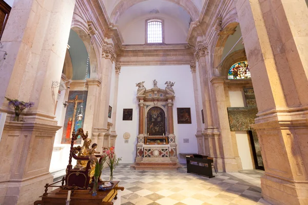 PRCANJ, MONTENEGRO - 23 de julio de 2015: La Iglesia Católica en Prcanj, Montenegro . — Foto de Stock