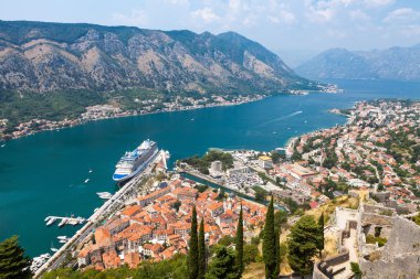 Eski liman ve Kotor Körfezi
