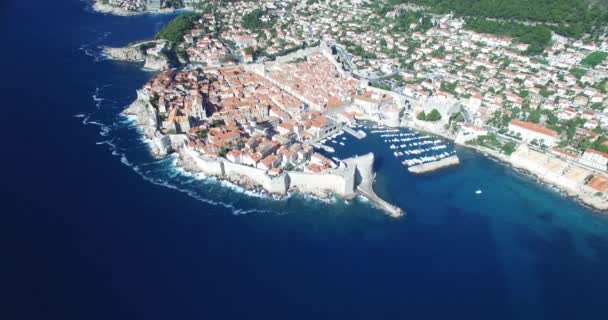 Letecký pohled na staré město Dubrovník — Stock video