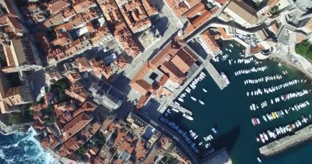 Vista aérea del casco antiguo de Dubrovnik — Vídeo de stock