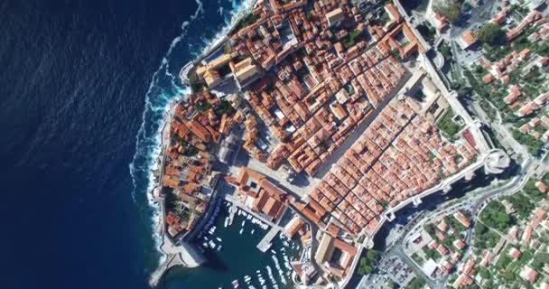 Vista aérea del casco antiguo de Dubrovnik — Vídeos de Stock