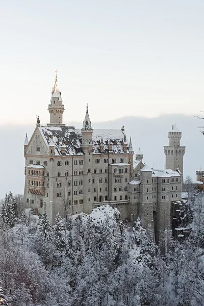 Castillo de Neuschwanstein en paisaje invernal — Foto de Stock