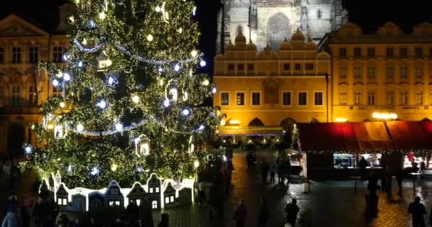 Prag, 29 Kasım 2015 - Noel zamanında Eski Şehir Meydanı, Prag, Çek Cumhuriyeti. — Stok video