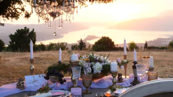 Decorado para casamento mesa de jantar elegante — Vídeo de Stock