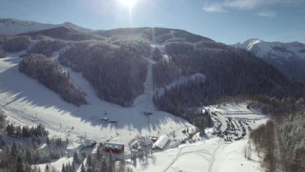 Vista aerea della stazione sciistica — Video Stock