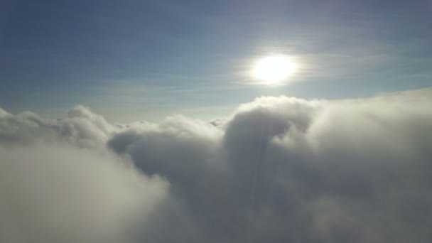 Volando sobre las nubes — Vídeos de Stock