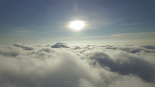Πετώντας πάνω από τα σύννεφα — Αρχείο Βίντεο