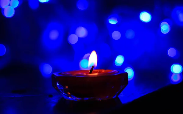Kerzenlichter Der Dunkelheit Mit Bunten Lichteffekten Und Bokeh Für Feierliche — Stockfoto