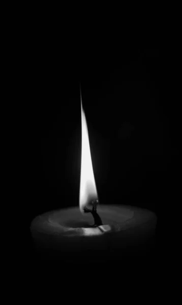 Освітлення Свічок Спалювання Свічок Чорному Тлі Свічки Темряві Дизайн Тла — стокове фото
