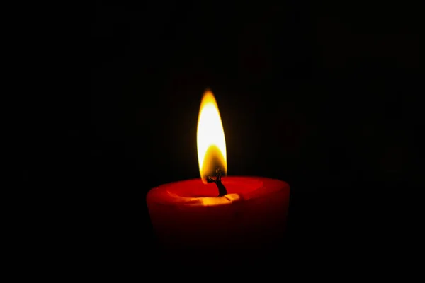 Kerzen Anzünden Brennende Kerzen Auf Schwarzem Hintergrund Kerzen Dunkeln Design Stockbild