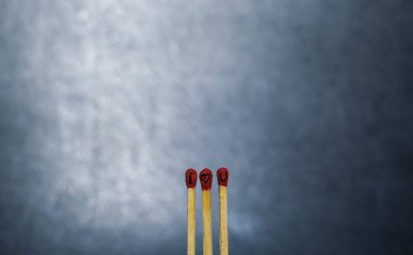 Kibrit Çubuklarında seni seviyorum. Kibrit çöpü sanat fotoğrafçılığı aşk kavramı yaratmak için kibrit çöpü kullanırdı..
