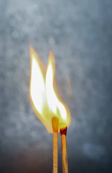 Dos Palos Cerillas Románticas Ardiendo Amor Sentado Concepto Amor Romance —  Fotos de Stock