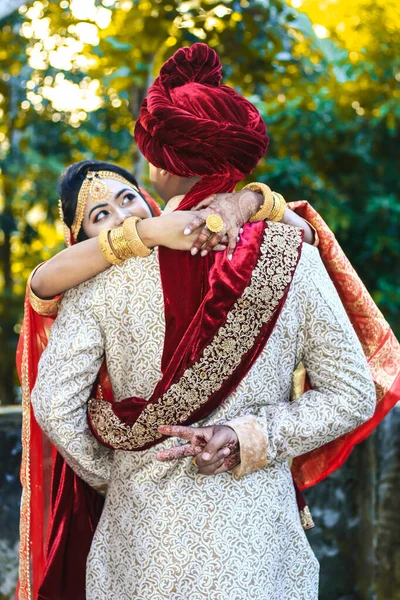 Indian Wedding Couple Hugging Groom Showing Victory Sign Green Bokeh — Stock Photo, Image