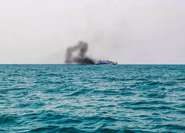 Ferry Boat Bay Bengal Smoke Coming Its Chimney Black Exhaust — Stock Photo, Image