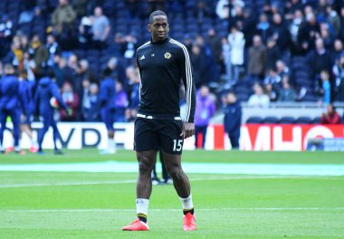 LONDON, ENGLAND - MArch 1, 2020: Wolverhampton 'dan Willy Boly Tottenham Hotspur FC ile Wolverhampton FC arasında oynanan 2020 / 21 Premier League maçı sırasında Tottenham Hotspur Stadyumu' nda çekilmiştir..