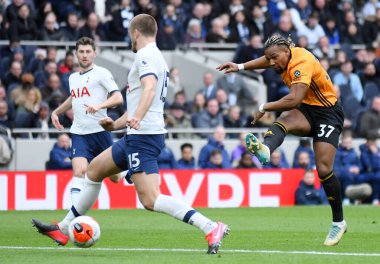 LONDON, ENGLAND - MArch 1, 2020: Wolverhampton 'dan Adama Traore Tottenham Hotspur FC ile Wolverhampton FC arasında oynanan 2020 / 21 Premier League maçı sırasında Tottenham Hotspur Stadyumu' nda çekilmiştir..