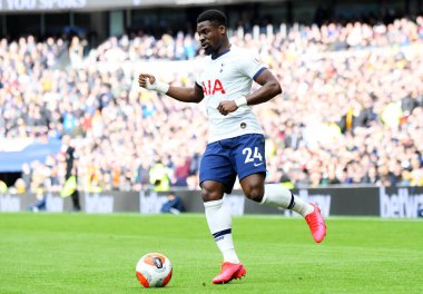 LONDON, ENGLAND - MArch 1, 2020: Tottenham 'dan Serge Aurier Tottenham Hotspur FC ile Wolverhampton FC arasında oynanan 2020 / 21 Premier League maçı sırasında Tottenham Hotspur Stadyumu' nda çekilmiştir..