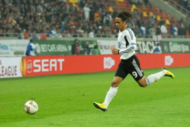BUCHAREST, ROMANIA - 20 Ekim 2011: Manu (Emanuel Jesus Bonfim Evaristo) UEFA Avrupa Ligi C Grubu karşılaşması sırasında National Arena 'da Rapid Bucuresti ve Legia Warszawa arasında resmedildi..