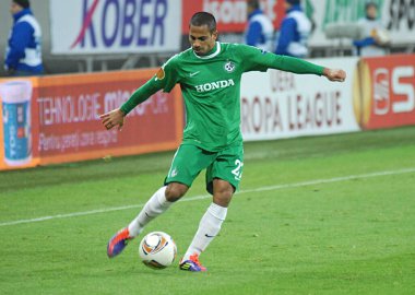 BUCHAREST, ROMANIA - NOVEMBER 3, 2011: Maccabi 'li Eyal Meshumar, FCSB ve Maccabi Hayfa arasında oynanan UEFA Avrupa Ligi Grup J maçı sırasında Ulusal Arena' da görüntülendi