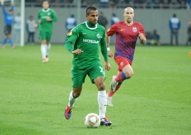 BUCHAREST, ROMANIA - NOVEMBER 3, 2011: Maccabi 'li Eyal Meshumar, FCSB ve Maccabi Hayfa arasında oynanan UEFA Avrupa Ligi Grup J maçı sırasında Ulusal Arena' da görüntülendi
