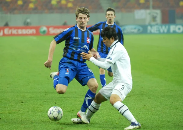 Bucharest Romania 2011年11月22日 オテルとパークのLiviu Antal 2011年11月12日のUefaチャンピオンズリーグC試合中に撮影されたバーゼルのJoo ナショナルアリーナでオテル ガラティとFcバーゼルの間で試合を行った — ストック写真