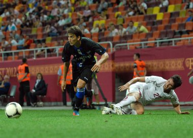 BÜKREŞ, ROMANIA - 9 AĞUSTOS 2012: Heerenveen ve Glauber 'den Filip Curiciç (L) (Glauber Leandro Honorato Berti) (R), 2012 / 13 UEFA Avrupa Ligi Rapid Bucur Ligi Üçüncü Ön eleme Turu' nun ikinci ayağı sırasında hareket halinde görüntülendi.
